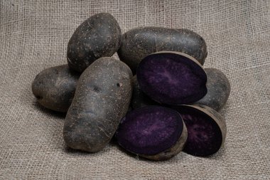 Sebzeli patatesin fotoğrafı. Meyve sebze patates. 