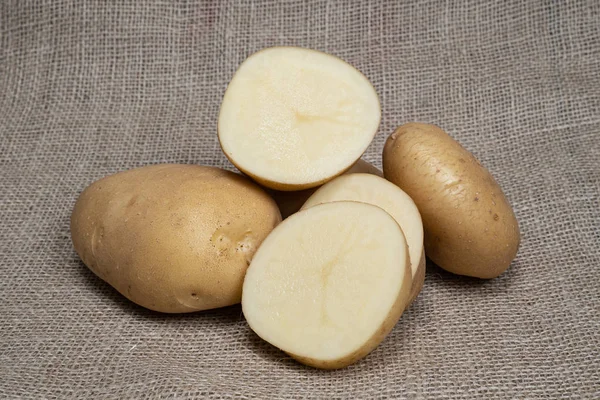 Foto van een plantaardige aardappel. Fruit groenten aardappelen. — Stockfoto