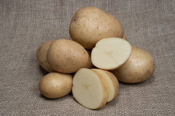 Foto van een plantaardige aardappel. Fruit groenten aardappelen. — Stockfoto