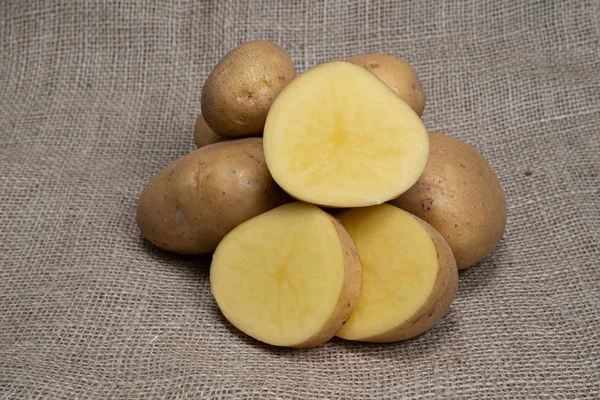 Fotografía de una papa vegetal. Frutas verduras patatas . —  Fotos de Stock