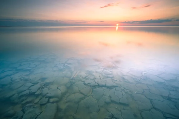 Hollanda 'nın Friesland eyaletindeki Gelgit Bataklığı Ulusal Parkı ve Unesco Dünya Mirası Bölgesi Waddensea' nin hava manzarası