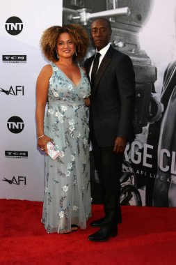 Bridgid Coulter, Don Cheadle, Amerikan Film Enstitüsü yaşam boyu başarı ödülü George Clooney, Dolby tiyatro, Hollywood, Ca 06-07-18