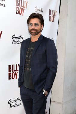 aktör John Stamos