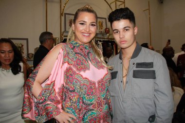 Gast Josie Goldberg, Sean