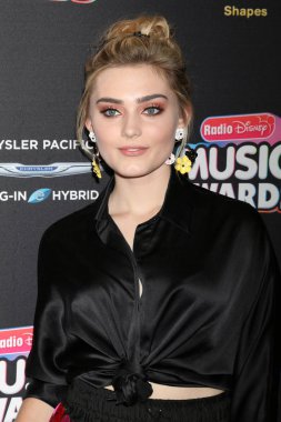 oyuncu Meg Donnelly