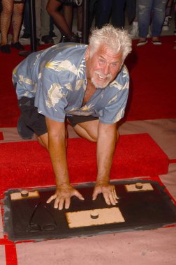 aktör Barry Bostwick