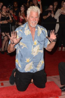 aktör Barry Bostwick