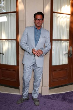 aktör Lawrence Zeryan