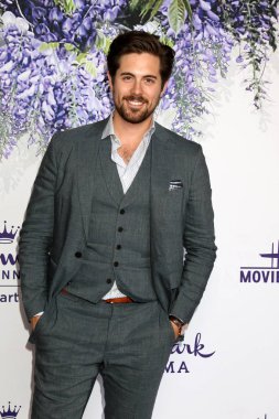 aktör Chris Mcnally