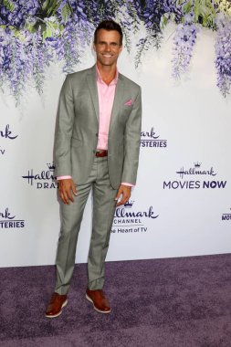 oyuncu Cameron Mathison