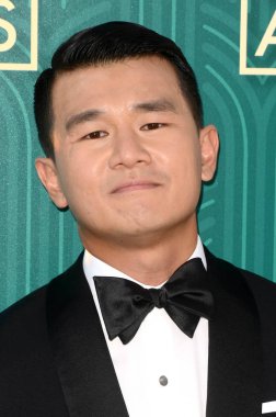 oyuncu Ronny Chieng