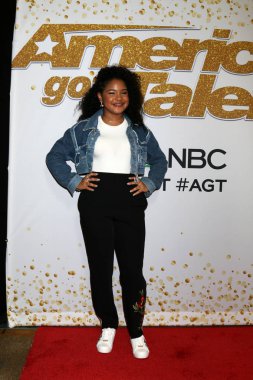 Amanda Mena Sezon 13 canlı Show kırmızı halı 