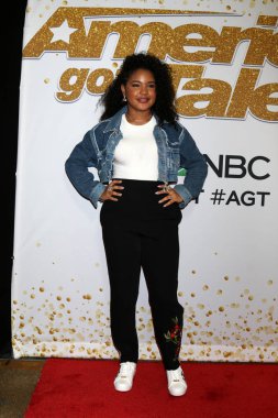 Amanda Mena Sezon 13 canlı Show kırmızı halı 