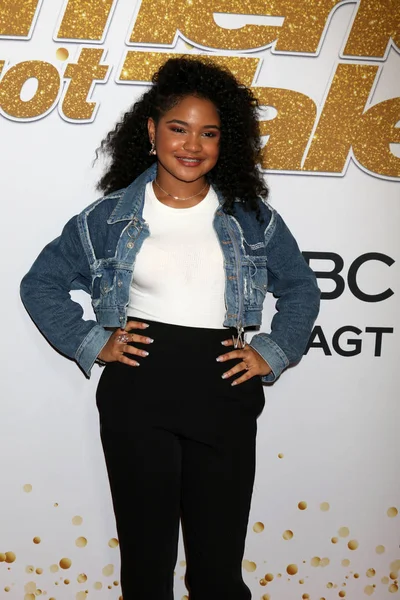 Amanda Mena Sezon 13 canlı Show kırmızı halı 