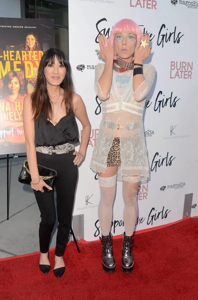 Jeni Chua Kate Crash Support Girls Los Angeles Premiere Arclight — Foto Stock