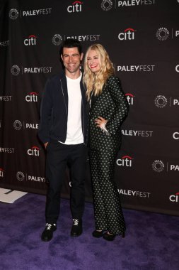 Max Greenfield, Beth Behrs 2018 Paleyfest, medya, Beverly Hills, Ca 09-12-18 Tv Previews - Cbs, Paley Center düşmek