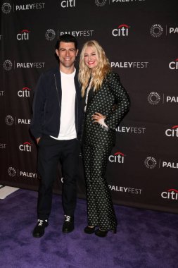 Max Greenfield, Beth Behrs 2018 Paleyfest, medya, Beverly Hills, Ca 09-12-18 Tv Previews - Cbs, Paley Center düşmek