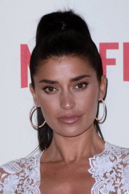 Nicole Williams adlı 