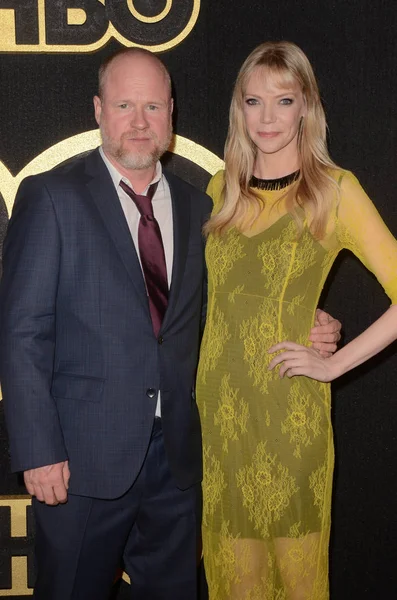 Joss Whedon Riki Lindhome Bei Der Hbo Emmy Party 2018 — Stockfoto
