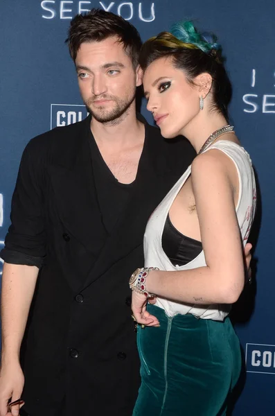 Los Angeles Ottobre 2018 Richard Harmon Bella Thorn Alla Premiere — Foto Stock