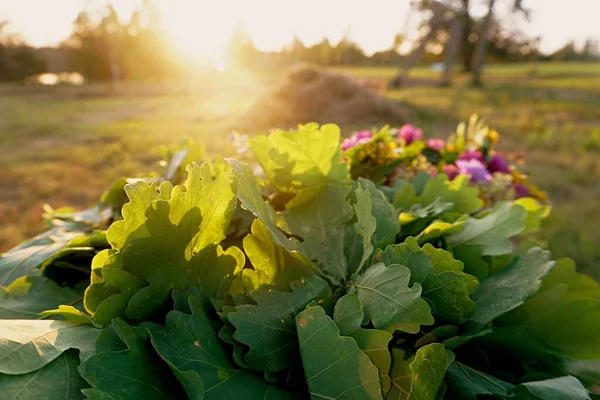Midsummer Oak Flower Wreath Yellow Sunset Light Old Latvian Culture — Stock Photo, Image
