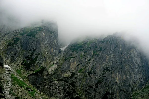 Szczyty Tatr Wysokich Białymi Chmurami Góry Chmurach Wysokie Tatry Słowacji — Zdjęcie stockowe
