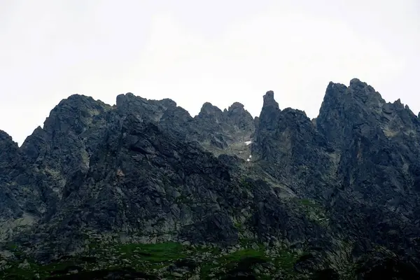 Szczyty Tatr Wysokich Białymi Chmurami Góry Chmurach Wysokie Tatry Słowacji — Zdjęcie stockowe