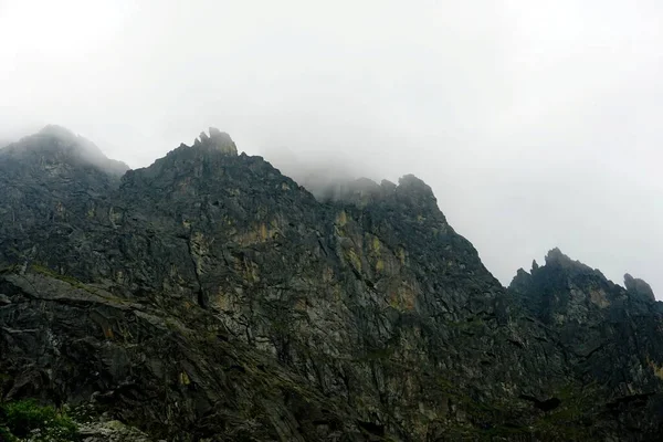 Peaks High Tatras White Clouds Mountains Clouds High Tatras Mountains — Stock Photo, Image