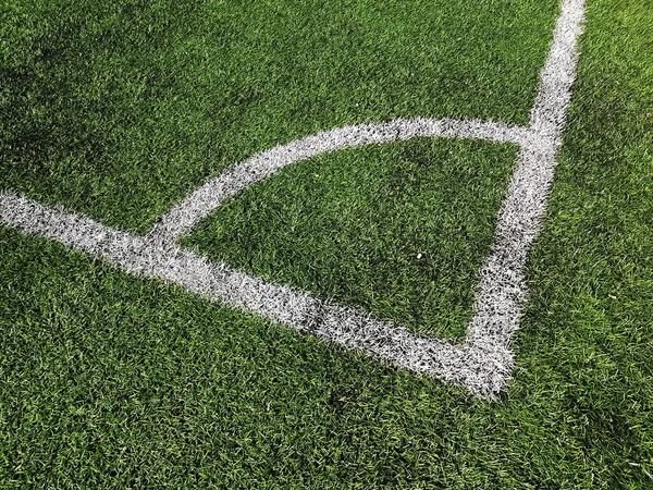 Linea Bianca Sull Erba Verde Dello Stadio Sportivo Sport Artificiali — Foto Stock