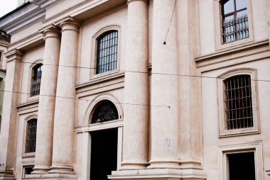 Kilisenin soluk cephe