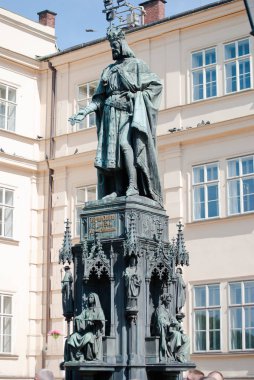 Charles Bridge yakınındaki Charles IV (Karel IV). Prague, Çek Cumhuriyeti. 