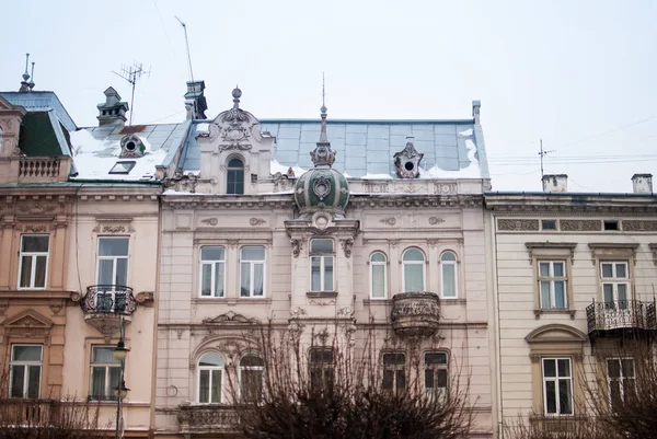 Kolorowe Fasady Architektury Starych Domów Centrum Miasta Lwów Niebo Niebieski — Zdjęcie stockowe