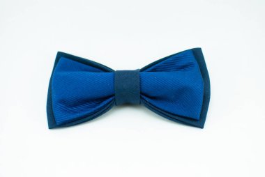 İyi tasarlanmış şık koyu mavi papyon yumuşak kumaştan yapılmış