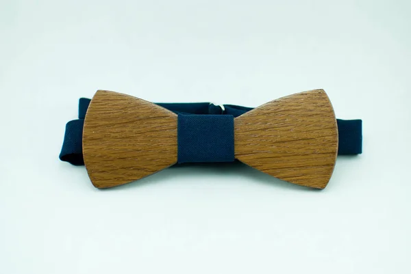 Bowtie Madeira Elegante Com Fita Pano Macio Azul Isolados — Fotografia de Stock