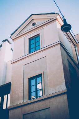 Birinde merkezi par eski tersanelerinde sarı Kulesi (çan)