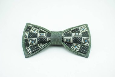 Şık ve iyi tasarlanmış soluk yeşil papyon beyaz bir arka plan üzerinde; izole