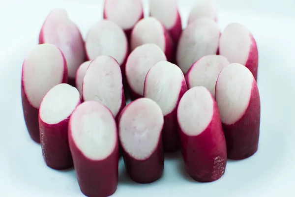 Rábano Rojo Púrpura Rodajas Sobre Fondo Blanco — Foto de Stock