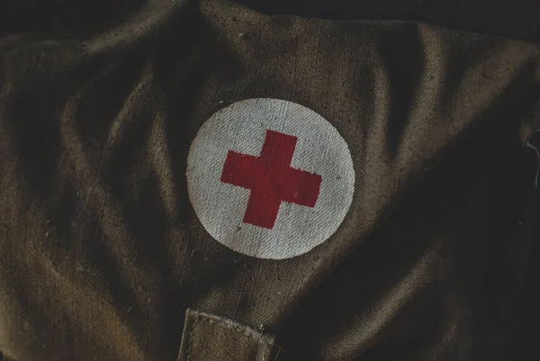 Военный Аптечка Скорой Помощи Складе Медицинский Знак Красный Крест Символ — стоковое фото