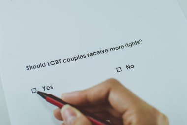 Anket soru: Lgbt çiftler daha fazla hakları almanız gerekir? Cevap: Evet