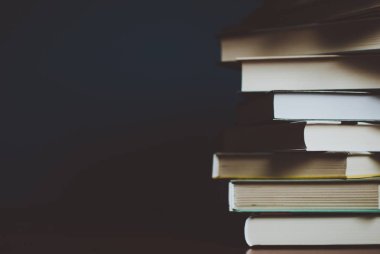 Tablo renkli kitap kule. Sayfaları closeup. Bilgi, eğitim, öğrenme ve Edebiyatı soyut kavram. Filtre