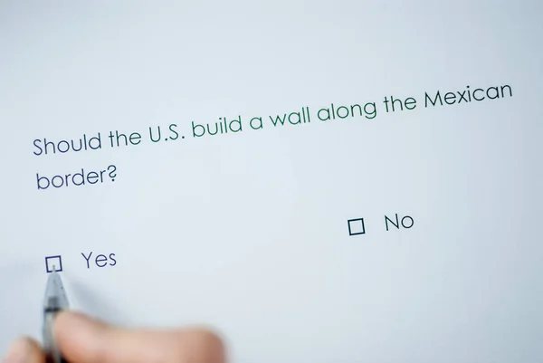 Вопрос Опроса Должны Сша Построить Стену Вдоль Мексиканской Границы Ответ — стоковое фото