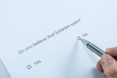 Satanizm var olduğunu inanıyor musun? Hayır