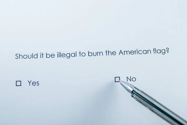 Разве Незаконно Сжигать Американский Флаг — стоковое фото