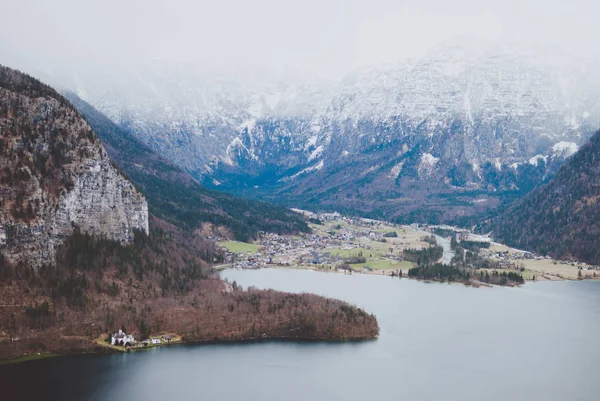 Vista Deslumbrante Paisagem Partir Calçada Hallstatt Montanha Lago Azul Escuro — Fotografia de Stock