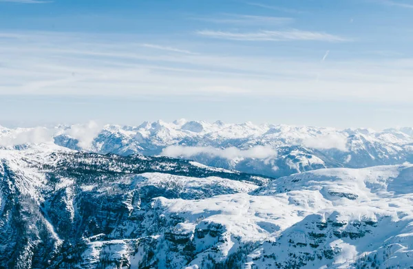 Besneeuwde Winterlandschap Oostenrijkse Alpen Rotsachtige Hoogvlakte Bedekt Door Zonlicht Helder — Stockfoto