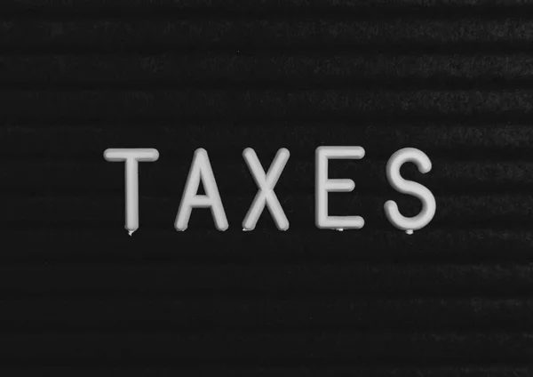 Impostos Palavra Escritos Quadro Cartas Letras Brancas Fundo Preto — Fotografia de Stock