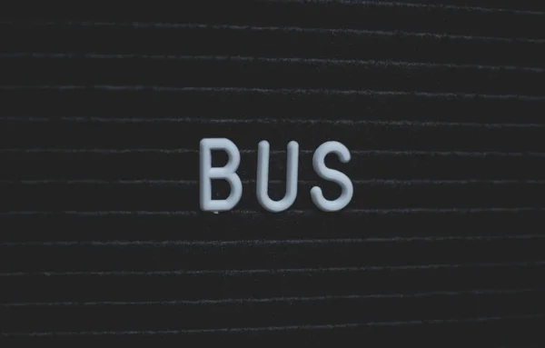 Mektup Tahtada Yazılı Word Otobüs Siyah Zemin Üzerine Beyaz Harfler — Stok fotoğraf