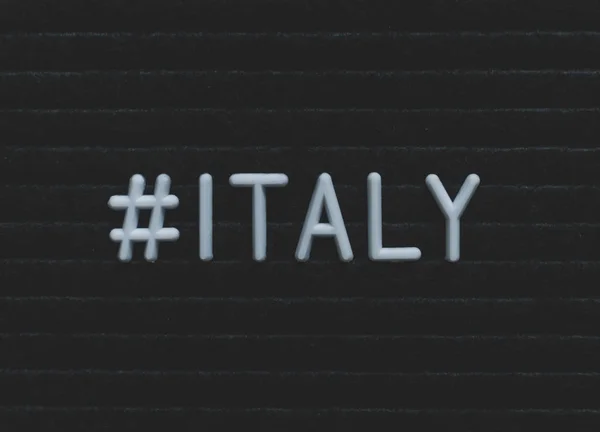 Hashtag Palavra Italy Escrito Quadro Letras Letras Brancas Fundo Preto — Fotografia de Stock