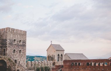 Günbatımı eski yenilenmiş kalede. Ahıska, Georgia. Yerel tarihi dönüm noktası