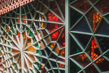 Tiflis, Gürcistan'daki eski bir konut ev içinde renkli vitray. Vintage sesleri